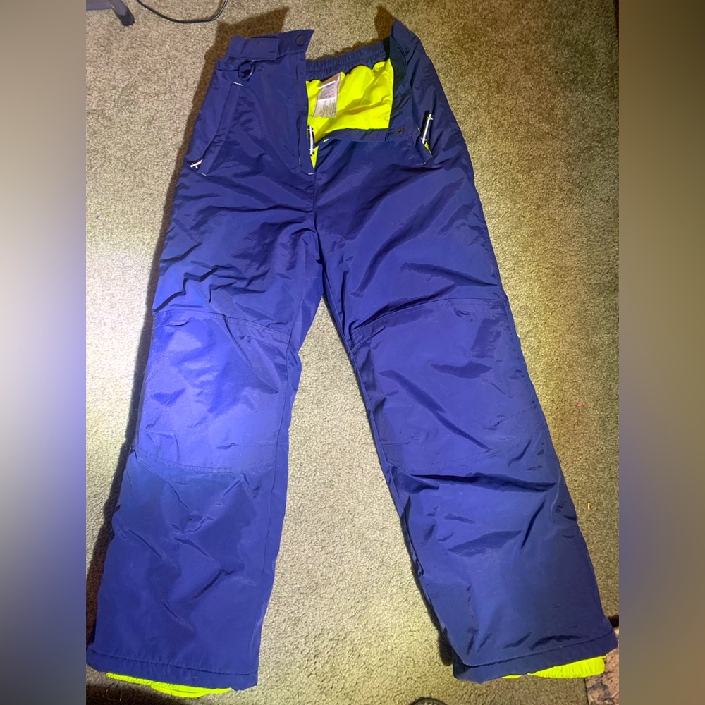 Boys snow pants like new size YXL